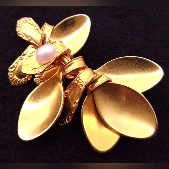 Vintage Gold Tone Spoon Brooch and Earring Set Jewelry Utensils w/ Pearls - Picture 2 of 13